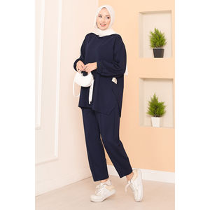 Conjunto Casual Azul Marino de Dos Piezas Oysho con Detalle de Emblema y Abertura Asimétrica, Traje con Pantalones Cortos - Product Image 5