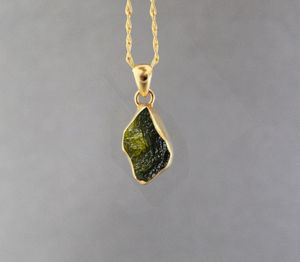 จี้พลอยโมลดาวอิตแท้ ดีไซน์สวยงามทำมือ แหวนพลอยธรรมชาติ 100% เงินแท้ 925 โมลดาวอิต - Product Image 3