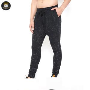 Pantalones de chándal clásicos para hombre con lavado ácido con ajuste relajado y bolsillos laterales profundos Joggers de lavado ácido suave con aspecto de ropa de calle elegante - Product Image 3