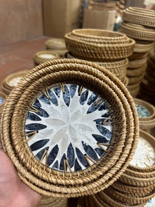 Plateau en rotin tissé à la main de qualité supérieure avec insert en nacre pour servir sur une table basse, Vietnam - Product Image 6