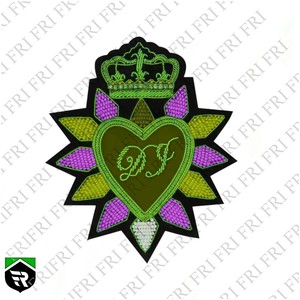 Broche de moda de lujo hecho a mano, broche de corazón de corona bordado con cuentas de alambre de lingotes, Pin hecho a mano para accesorio de ropa - Product Image 2