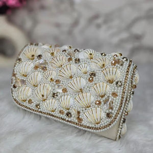 Bolso de Concha Estilo Playa, Bolso de Mano de Concha Natural Hecho a Mano para Mujer, Pedidos al por Mayor, India - Product Image 1