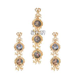 Placas de pared de porcelana triple Retratos y flores en marcos de latón macizo dorado - Product Image 1