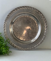 Assiette de présentation en métal, assiette de service en métal raffiné, qualité supérieure, finition martelée mate argentée, mariage, fabrication artisanale, classique