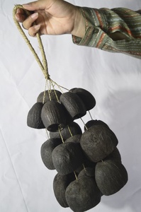 SOLOBEAT Traditionnel Burahol Lontar Music Shaker & Organic Seed Ornament-Support d'instrument universel - Product Image 3