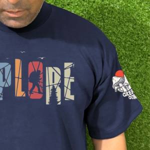 เสื้อยืดฮิปฮอปไซส์ใหญ่พิเศษสำหรับผู้ชาย พิมพ์ลายโลโก้ด้านหน้า คุณภาพสูง ผ้าฝ้าย 100% ทรงหลวม แห้งเร็ว ระบายอากาศได้ดี - Product Image 4