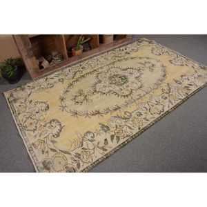 Alfombra turca Vintage de 4,9x8,3 pies, patrón de retales de lana de tejido plano verde amarillo para decoración para sala de estar o respaldo de látex para pasillo - Product Image 5