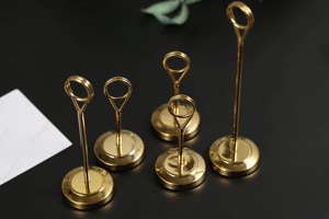 Titulares de tarjetas de lugar de tono dorado de lujo Diseño de anillo de base pesada Ideal para bodas Eventos Restaurante Números de mesa o letreros - Product Image 2