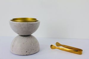 Quemador de Incienso Minimalista de Piedra Blanca con Base de Hormigón de Doble Cúpula y Copa Metálica Extraíble en Tono Dorado, Difusor de Incienso Moderno - Product Image 3