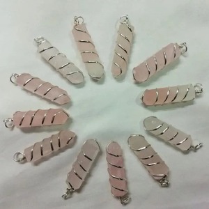 จี้พลอยรูปหัวกระสุนและดินสอสายแบบควอตซ์ลายกุหลาบสวยขายส่ง - Product Image 4