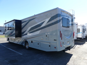 1F66F5DN9R0A00655 Nueva Autocaravana de Lujo Clase A 2025 con Motor a Gasolina e Interior con Triple Deslizamiento - Product Image 4