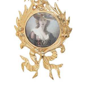 Cadres muraux dorés classiques avec portraits d'art en porcelaine Ensemble de 3 - Product Image 4