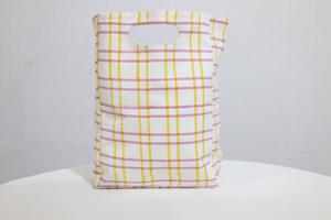 กระเป๋าพิมพ์ลายด้วยมือ แรงบันดาลใจจากประเพณีการพิมพ์แบบดั้งเดิม มอบความสะดวกในการพกพาสำหรับชีวิตประจำวันและการเดินทาง - Product Image 5