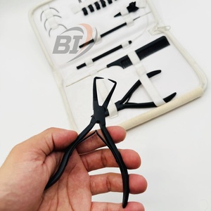 Kit de salon pour extensions capillaires en acier inoxydable noir mat, comprenant des pinces à ouvrir et à fermer les anneaux, des ciseaux à boucles et des pinces de sectionnement pour cheveux, avec LOGO personnalisé - Product Image 2