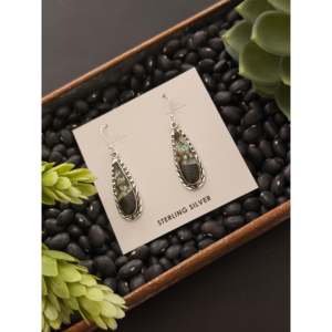 Pendientes Colgantes Hechos a Mano en Plata de Ley y Turquesa Negra Estilo Navajo con Forma de Gota de Agua - Product Image 3