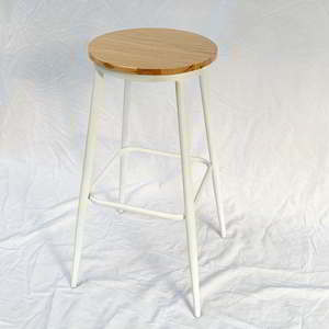 Taburete Alto GBSK004 con Asiento de Madera y Patas de Hierro con Recubrimiento en Polvo, Giratorio, para Cocina Estilo Rústico GBSK004 - Product Image 2