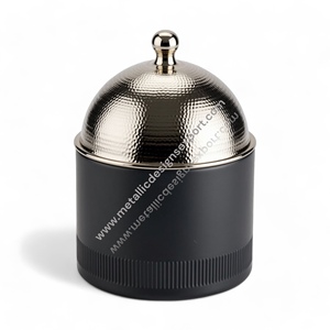 Marmite de service moderne noire avec couvercle dôme rond en or texturé Rangement de cuisine élégant pour une touche contemporaine - Product Image 1