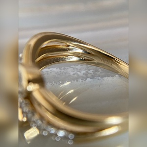 Vente en gros de bagues en or, argent, platine et diamants 10K, 14K, 18K, design en trois rangées, serti de diamants, coupe poire, émeraude, fournisseur - Product Image 5