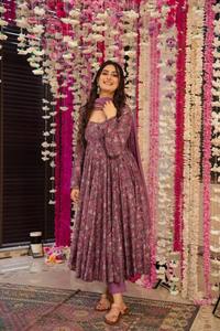 Dupatta en chinon Chanderi moderne, imprimé en feuille de rayonne légère, extensible, infroissable, réversible, évacuant l'humidité - Product Image 2