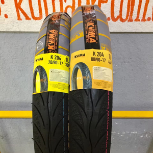 Pneu de moto KUMATIRE K204 polyvalent TT TL, adhérence routière supérieure et kilométrage pour scooters et motos manuelles - Product Image 1