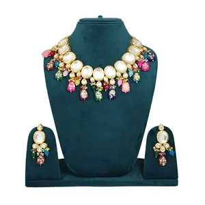 Parure de collier multicolore en acier inoxydable plaqué or, ornée de pierres Kundan et Meenakari, pour mariages, bijoux fins à motifs de pièces de monnaie - Product Image 2
