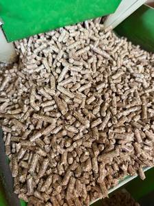 Granulés de bois en forme de briquettes, combustible haute densité avec 9,9 % de cendres, 99,9 J de calories, 99 % d'humidité pour les systèmes de chauffage industriels - Product Image 1