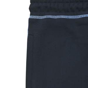 Survêtement avec point contrasté et logo en relief personnalisé polaire noire avec coutures blanches capuche doublée de satin sweat à capuche et joggers - Product Image 6