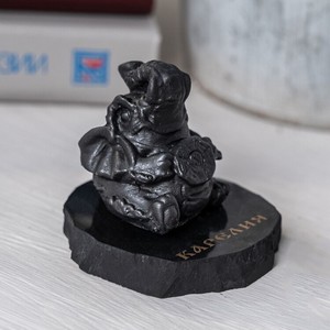 Figura de elefante de shungita con runa - Product Image 1