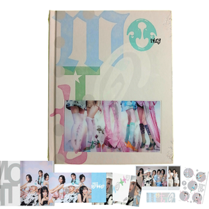 ITZY Motto 12º Mini Álbum [Photobook Versión C] CD con 3 Fototarjetas, Pegatinas, Postales, Marcadores, Póster Plegable, Bloc de Notas, K-Pop - Product Image 1