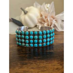 Bracelet manchette en argent sterling avec grappe de pierres turquoise Leroy James Kingman - Product Image 1