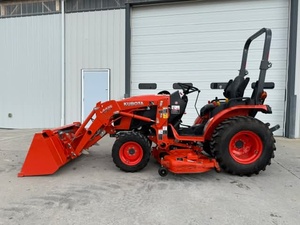 Tracteur diesel compact Kubota avec chargeur et tondeuse - Product Image 3