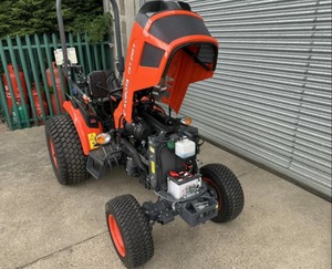 Tractor Agrícola KUBOTA EK1-261 |   Tractor Agrícola Diésel de 26 HP con Tracción en las 4 Ruedas para Arado y Cultivo - Product Image 1