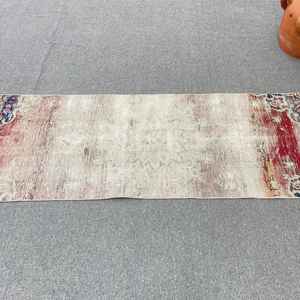 Tapis turc vintage 2,3x6,3 pi (69x191 cm), tapis en laine rouge camouflage - Product Image 2