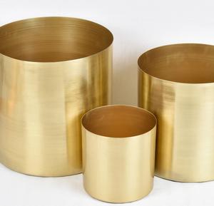 Ensemble de pots de fleurs et de vases de table en métal doré Art Déco moderne |   Décoration d'intérieur et d'extérieur durable, écologique, légère, vente en gros - Product Image 1