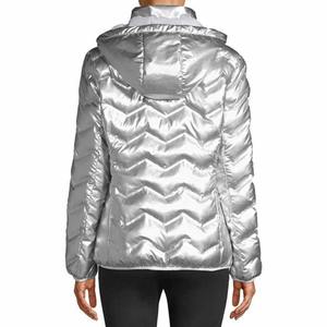 Veste bouffante coupe-vent extérieure pour les femmes avec finition brillante rembourrage à capuche épais pour la chaleur pendant la saison d'hiver - Product Image 3