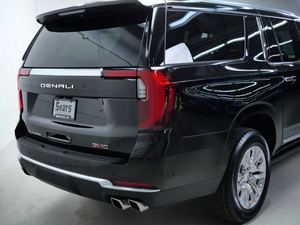 Producto original usado 2025 G -- Yukon XL Denali 4WD usado - Product Image 3