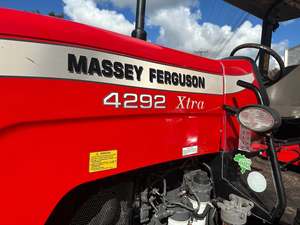 Tractor de Ruedas Massey Ferguson 4292 Xtra Rojo 4WD en Buenas Condiciones, Transmisión por Engranajes, Alta Productividad, Equipo Agrícola a Precio Accesible - Product Image 2