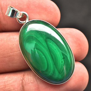 Hermoso colgante de malaquita 925 plata esterlina plata pura regalo de plata estampada para sus comerciantes colgante encantador colgante ovalado. - Product Image 3