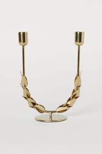 Soporte cónico de metal de hierro decorativo con patrón detallado diseñado para complementar interiores de casas antiguas y rústicas - Product Image 6