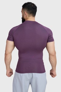 T-shirt de compression en polyester de haute qualité pour hommes, personnalisable en gros, sublimation, pour la salle de sport, la course à pied, les sports, performance, rash guard - Product Image 6