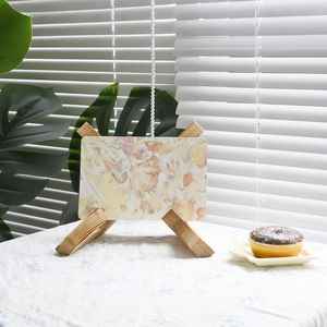 Support artisanal en bois pour livres, assiettes et photos, pour une présentation élégante, un support robuste et un attrait intemporel pour la décoration intérieure - Product Image 3