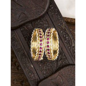 Une paire de bracelets fins en or plaqué Jadau Kundan rose avec fermeture à vis, tailles 2,4-2,8 MB180YP - Product Image 2