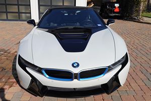 BMW i8 Roadster Cabriolet d'occasion 2019, blanc, hybride, phares LED, transmission automatique, 2 places, intérieur cuir, toit panoramique - Product Image 1