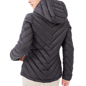 Veste matelassée à capuche pour femmes de couleur noire Manches longues Hiver Douce Broderie à la main Teinture unie Imperméable Coupe-vent - Product Image 3