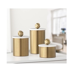 กระป๋องโลหะอเนกประสงค์สำหรับเก็บของแห้งจำนวนมาก เช่น ของชำ ขนม อาหารแห้ง เครื่องเทศ และวัตถุดิบสำหรับทำขนม - Product Image 4