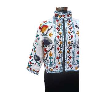 Veste en coton pour femmes avec motif floral suzani brodé à la main, veste courte avec idée cadeau - Product Image 2