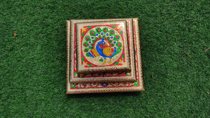 Thakur Ji Wooden 3 Set Chowki Meenakari Pooja chowki Taburete de madera indio Pavo real Impreso a mano Pooja Chowki Regalo - Product Image 4