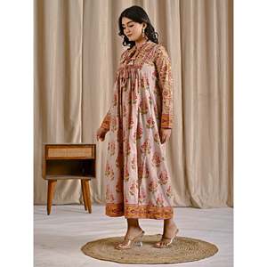 เดรสผ้าฝ้ายพิมพ์ลายสีเบจพีชทรงบาน แต่งพู่ด้านหน้า เอวทรงเอ็มไพร์ สไตล์โบโฮสุดหรู ระบายอากาศได้ดี ไซส์ XS เหมาะสำหรับใส่ไปเที่ยวคลับหรือวันหยุด - Product Image 5