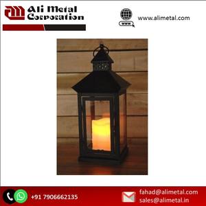 Lanterne bougeoir en bois moderne avec cadre naturel pour les ajouts décoratifs de tous les jours et de Noël - Product Image 3