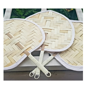 Ventilador de mano de bambú natural Ventilador de bambú hecho a mano de estilo plegable para regalo de fiesta y clima cálido - Product Image 5